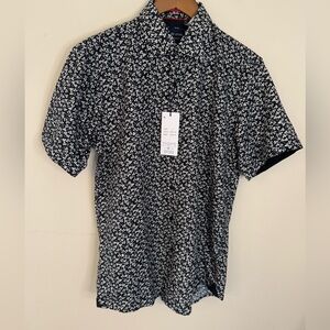 Silver Stone black & white floral short sleeve button Size Large